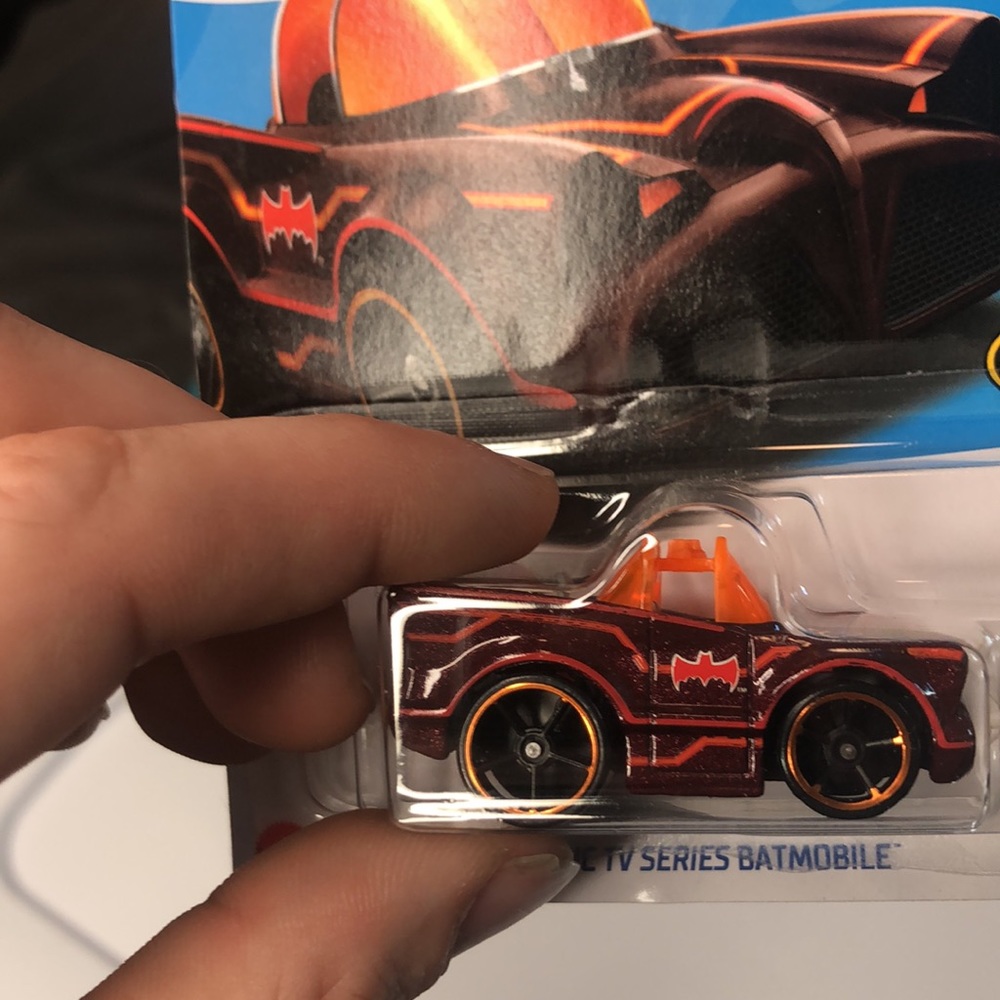 Toon Bat Mobile Red - Picture 3 of 6